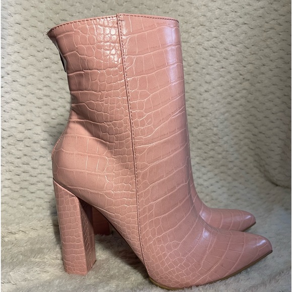 Fashion Nova Heel Boots - Picture 3 of 4